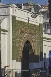 Image du Maroc Professionnelle de  Déjà centenaire, le marché central construit entre 1918 et 1919 a été conçu par l'architecte Pierre Bousquet.  
Situé au cœur du vieux centre de Casablanca sur le Boulevard Mohammed V, ce lieu est devenu un peu gastronomique par les quelques grillades de poisson, mais finalement;  la commune avait décider de valoriser ce patrimoine en lui redonnant une nouvelle vie, Dimanche 11 Janvier 2009. (Photo / Abdeljalil Bounhar)
